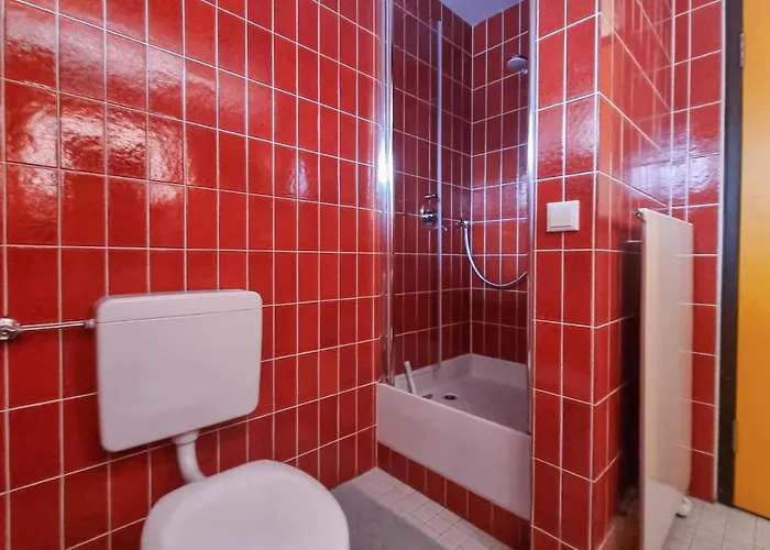 Apartament Gorgeous In With Wifi Trewir